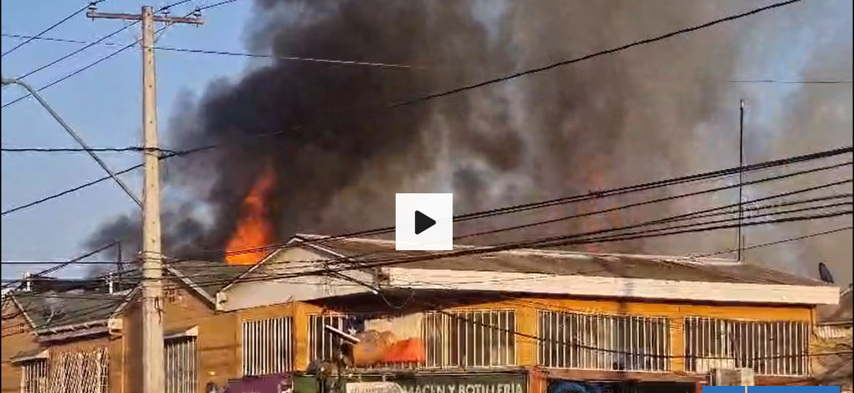 10 casas afectadas y dos bomberas lesionadas deja incendio en Lo Prado