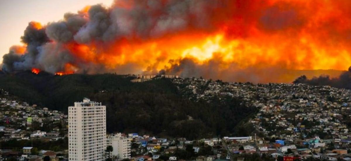 Contraloría detecta millonarias irregularidades en Valparaíso, Viña del Mar y Quilpué en recursos por megaincendio