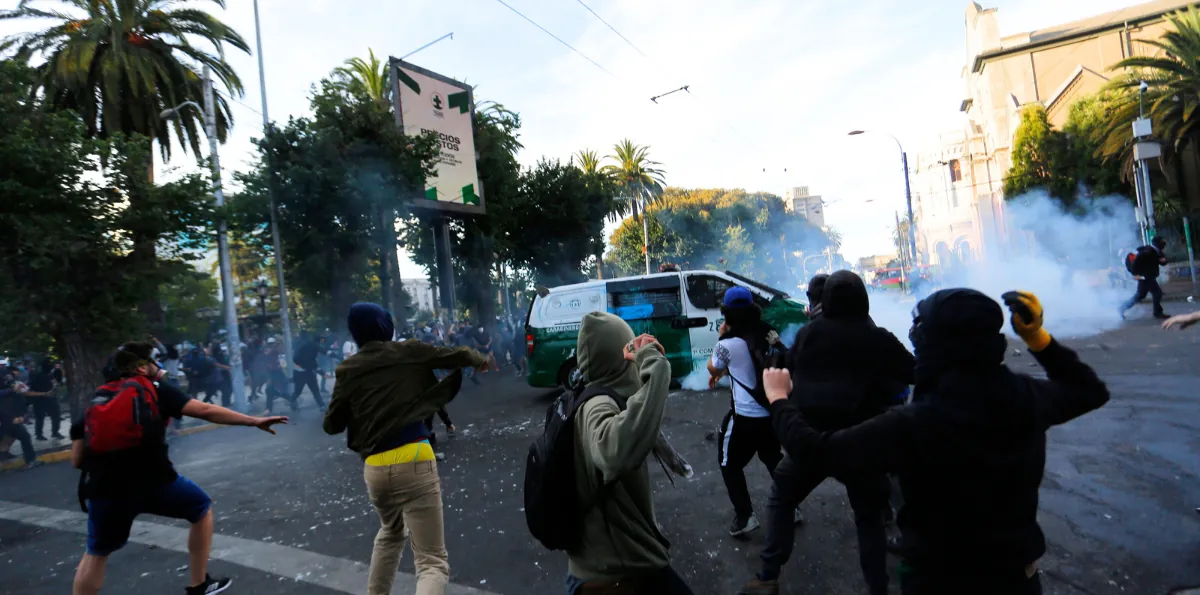 Los indultos a uniformados vinculados al estallido social que está estudiando el presidente Kast