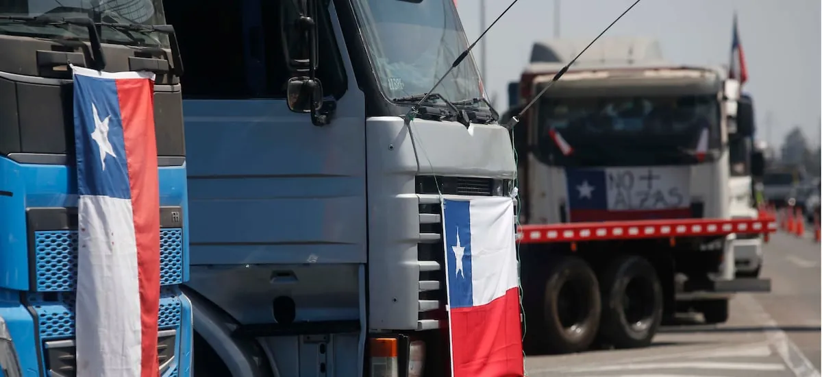 Si no lo hacen, juran que “habrá consecuencias”: la dura advertencia del gremio de camioneros al gobierno de Kast - La Cuarta