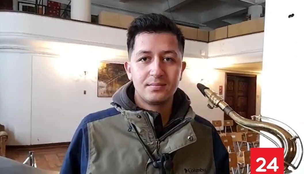 "Deprimida, angustiada": el relato de la madre de músico chileno detenido en Alligator Alcatraz