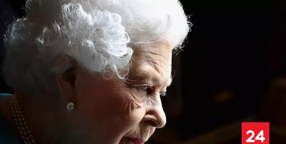 Carlos III rinde homenaje a la reina Isabel en su centenario