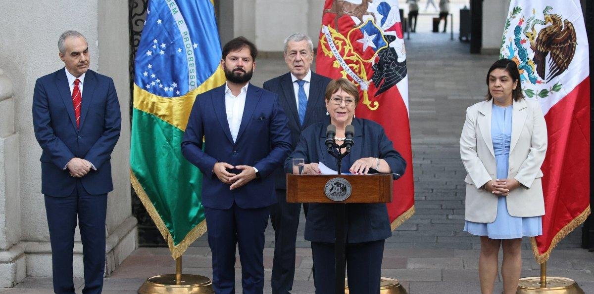 "Hay que ponerse la camiseta del país": Gobierno llama a respaldar candidatura de Bachelet en la ONU