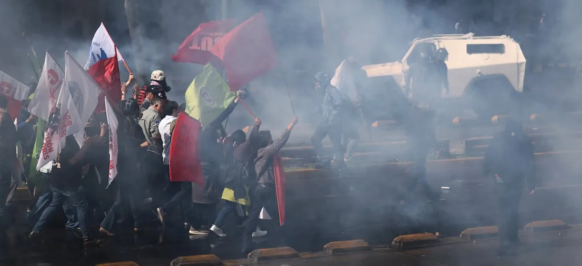 Tribunal declara admisibles querellas de la Municipalidad de Santiago por destrozos en marchas del 1 y 12 de octubre