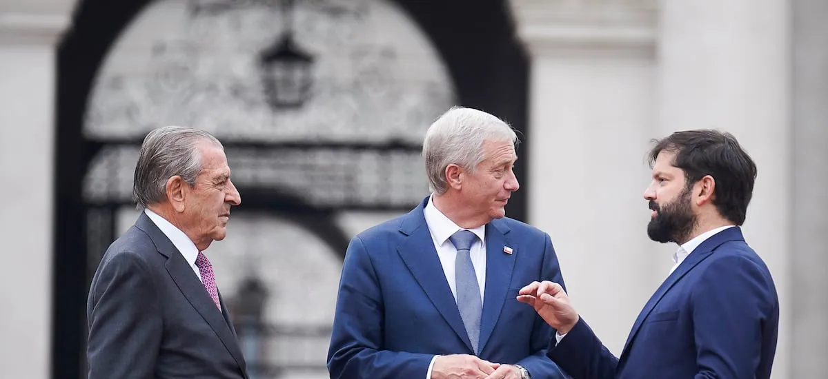 “Hemos sido rivales... pero nos une Chile”: Kast y Boric coinciden en ceremonia del bicentenario de la Presidencia