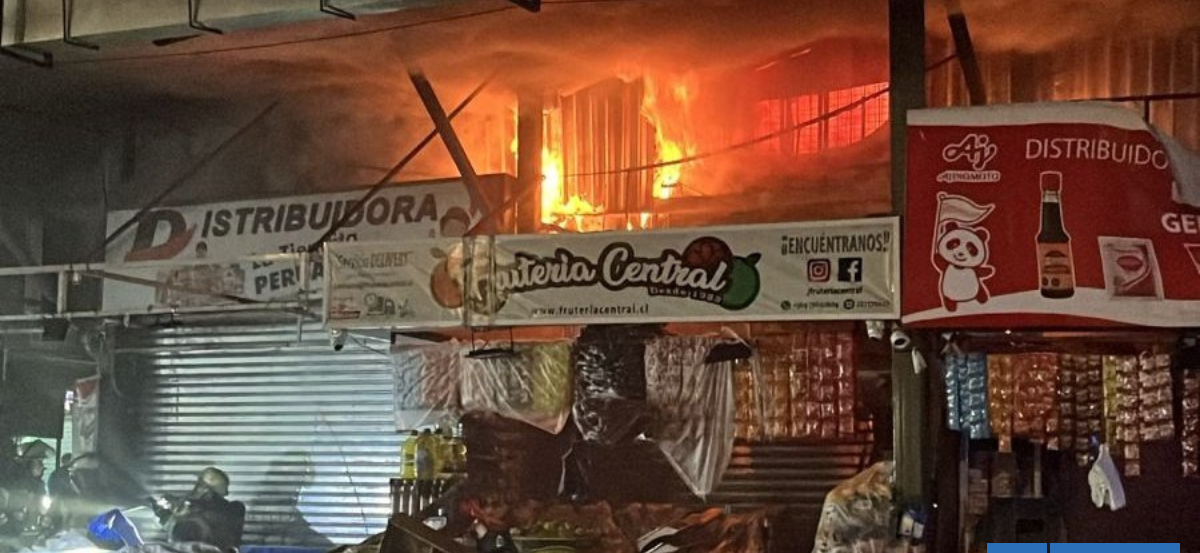 Incendio en la Vega Central deja más de 54 locales afectados: "Es una desgracia muy grande"