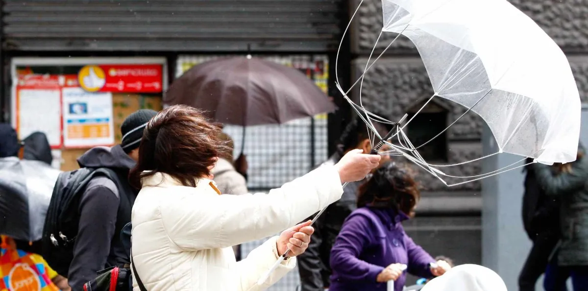 Meteorología emite aviso por vientos y posibles tormentas de arena en tres regiones: Revisa las zonas afectadas