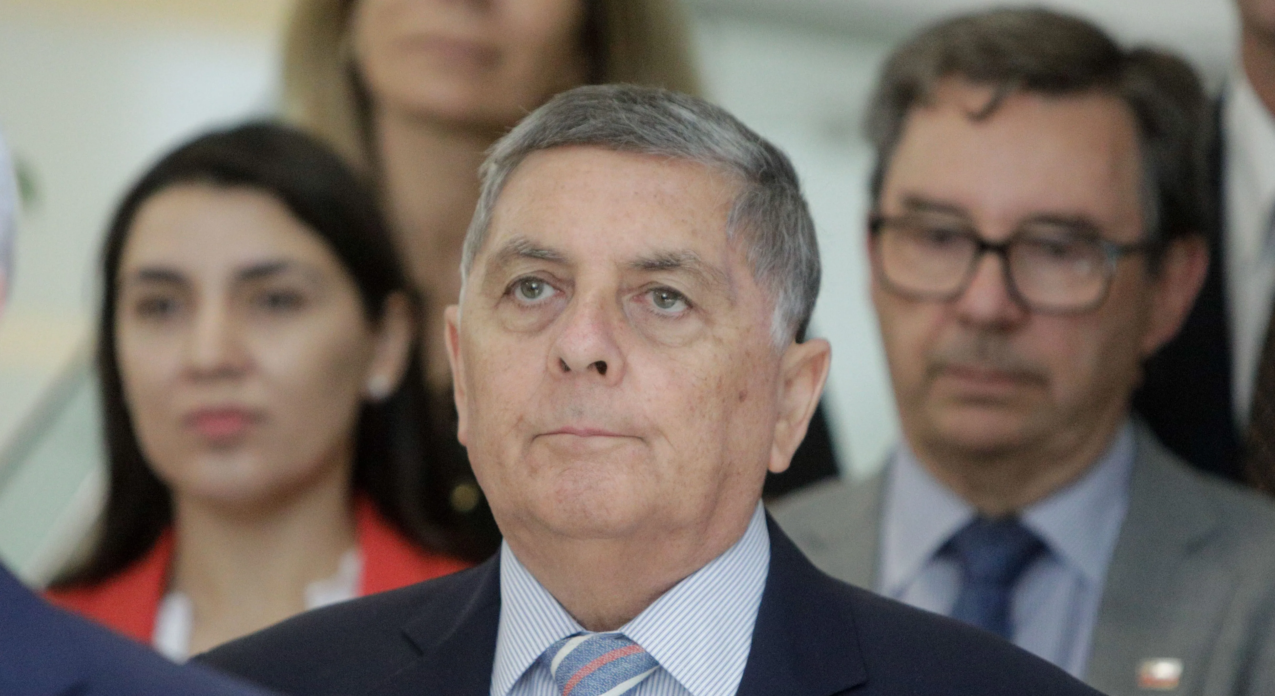 Ministro Alvarado confirma recorte de US$6.000 millones, pero aclara que “no afectará a las familias más vulnerables”