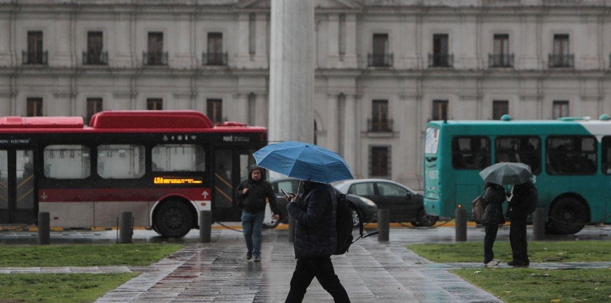 Dónde y a qué hora comenzará la lluvia en Santiago este sábado