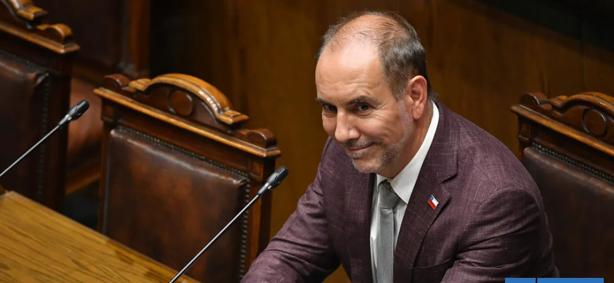 Ministro de Grange y posible recorte de flota de buses RED: "No vamos a tocar ningún recorrido"