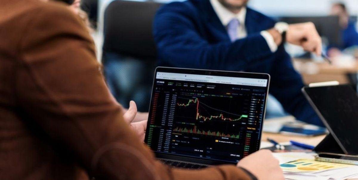 Tecnología, litio y retail: los sectores detrás del repunte de los inversionistas chilenos