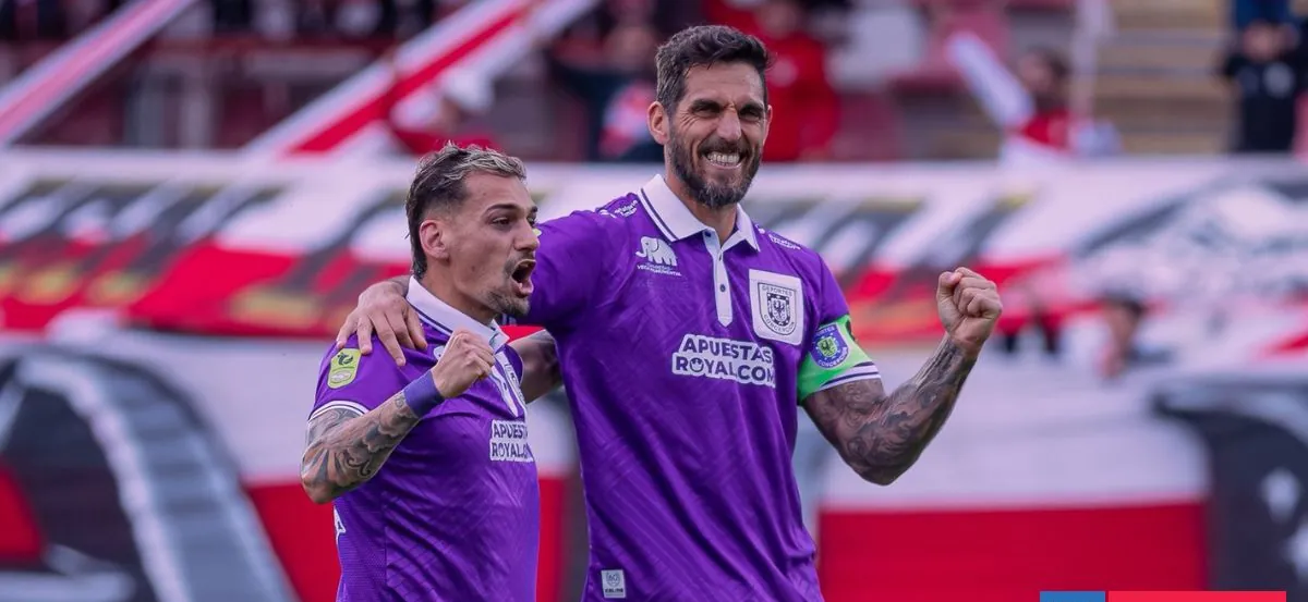 Con doblete de Larrivey: Concepción goleó a Curicó y puso un pie en cuartos de final de Copa Chile