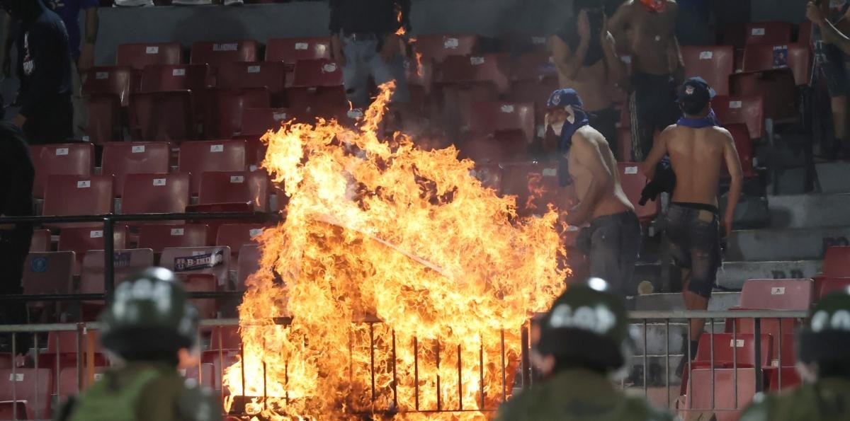 Informe arbitral detalló incidentes protagonizados por hinchas de la U en el Nacional