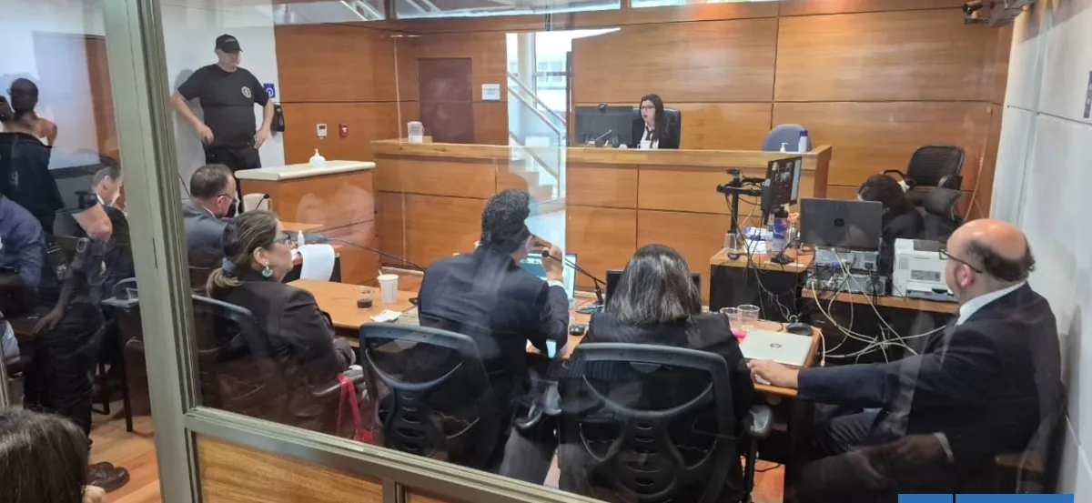 Defensor de abogada acusada de corrupción judicial en Los Ángeles buscará revertir prisión preventiva