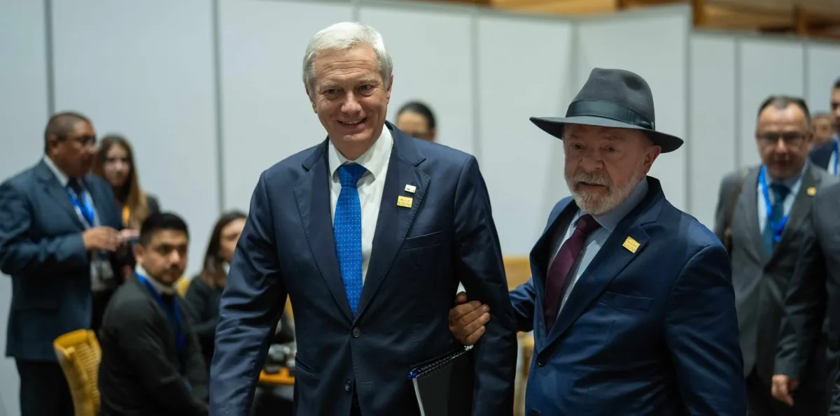 Kast y Lula da Silva sostuvieron reunión bilateral en Paraguay: Mandatario brasileño lo invitó a visita oficial