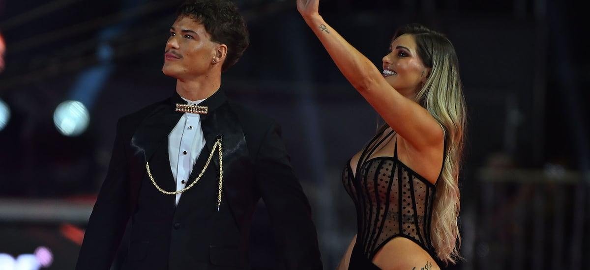 “¡Traigan la corchetera!”: invitado le rajó el traje a Faloon en el VIP de la Gala y la dejó llorando