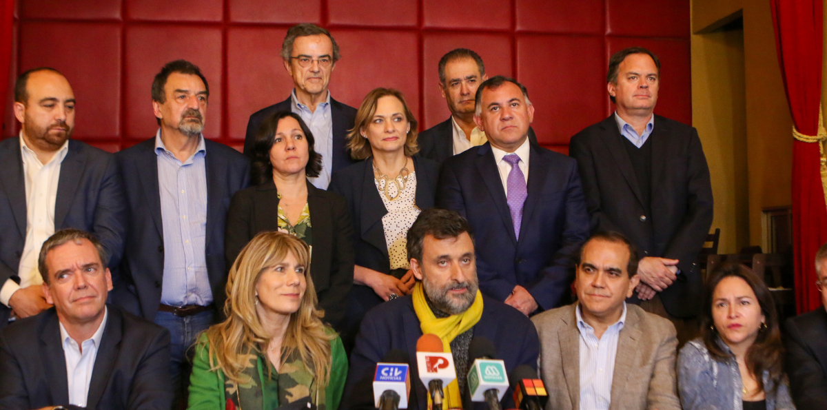 El vacío del centro político tras disolución de Demócratas y Amarillos