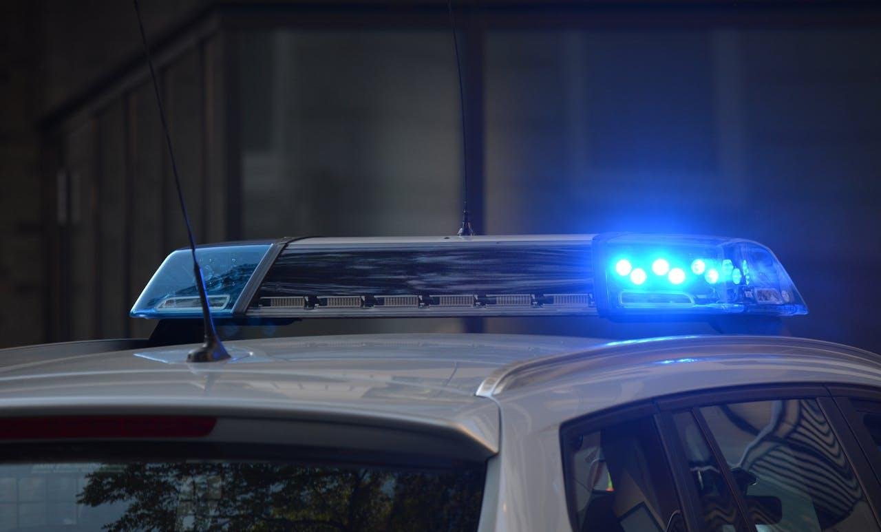 Acusan a adolescente de 13 años de intentar asesinar a dos niños en un colegio de Londres: Los apuñaló