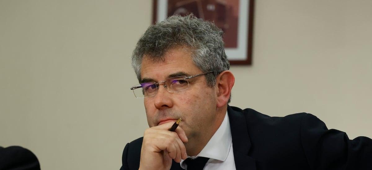 El subsecretario que llega con un flanco abierto