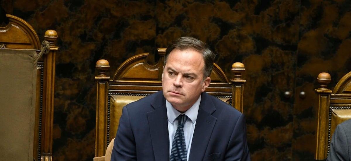 Cómo izquierda y derecha se pelearán el voto decisivo de Matías Walker en el Senado