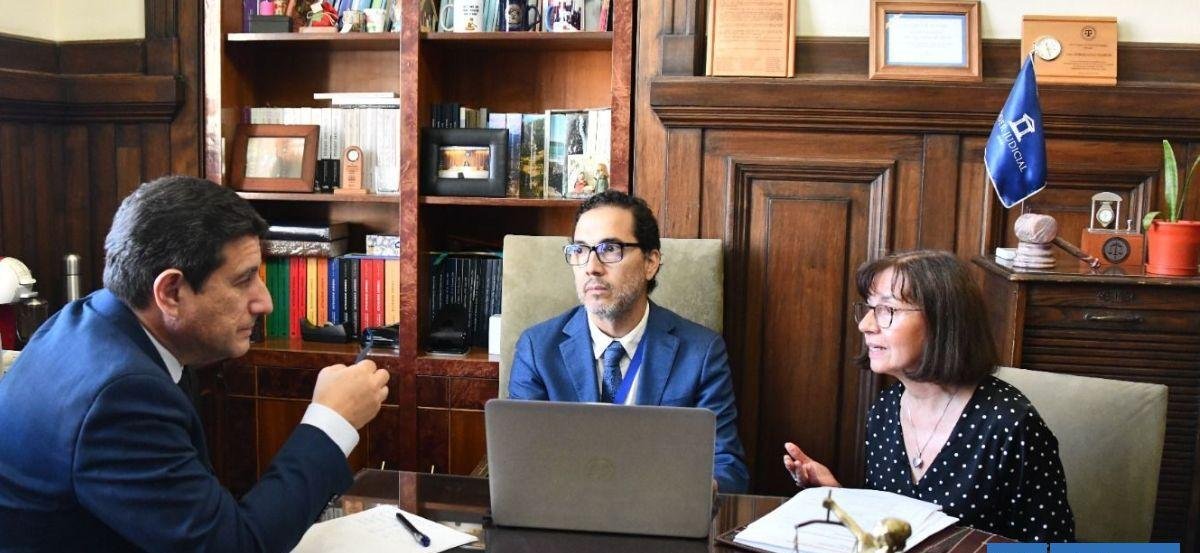 Corte Suprema realiza sorteo de funcionarios que deben someterse a test de drogas en el Poder Judicial