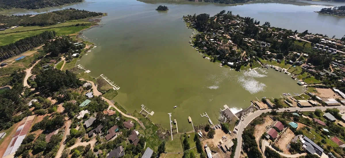 Contraloría ordena a municipio y organismos del Estado reforzar protección del lago Vichuquén