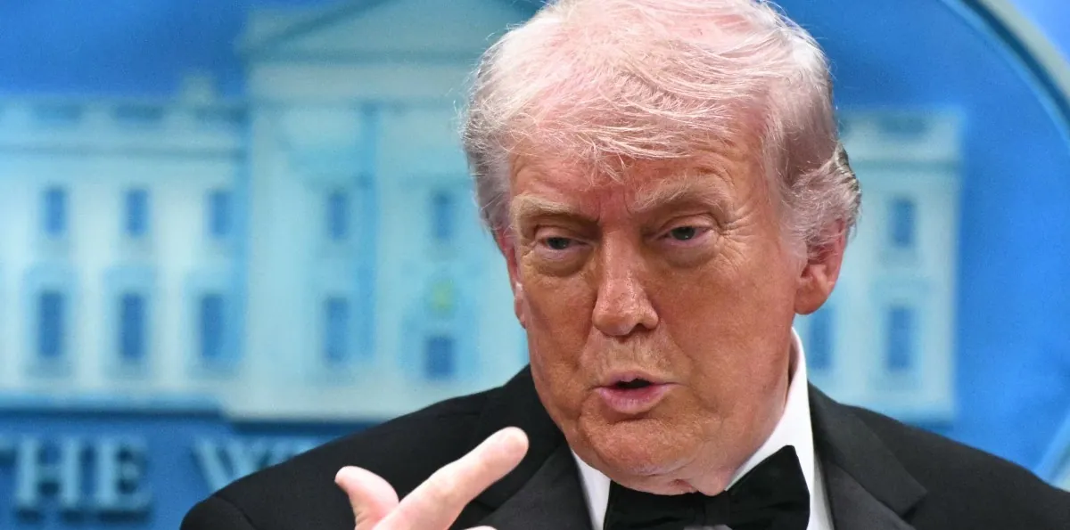 Trump reaparece tras ataque en su contra y desdramatiza disparos: "No estaba preocupado"
