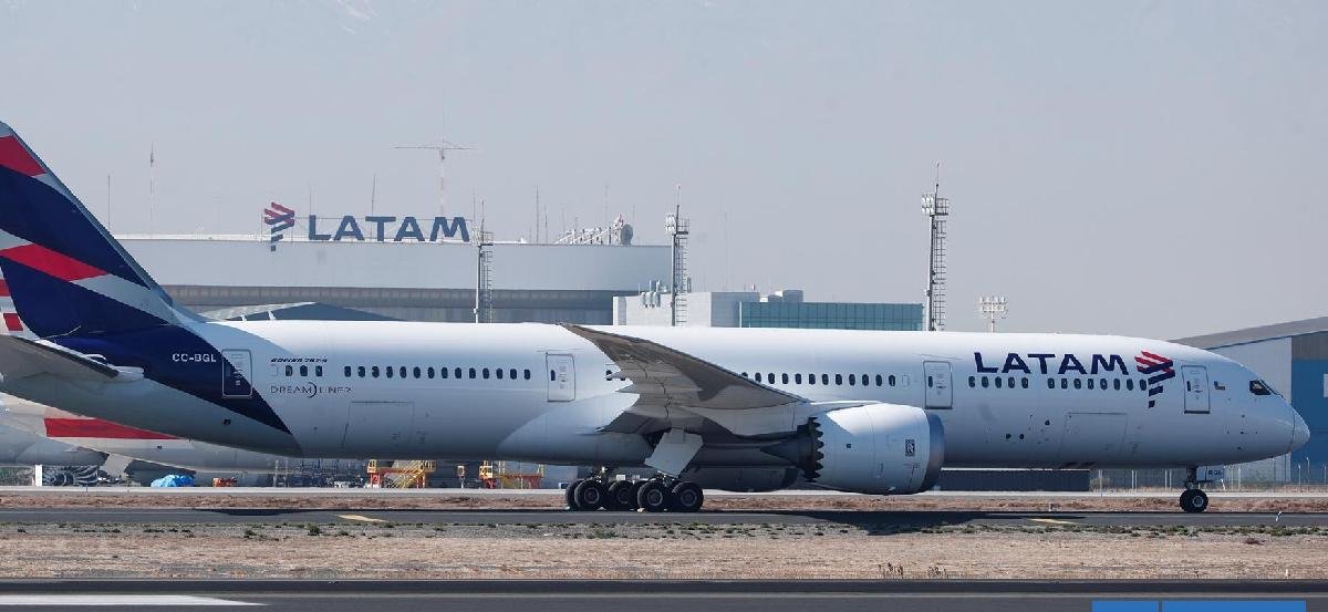 Las aerolíneas sufren fuertes bajas en bolsa por los ataques de EEUU a Irán: Latam pierde más de un 5%