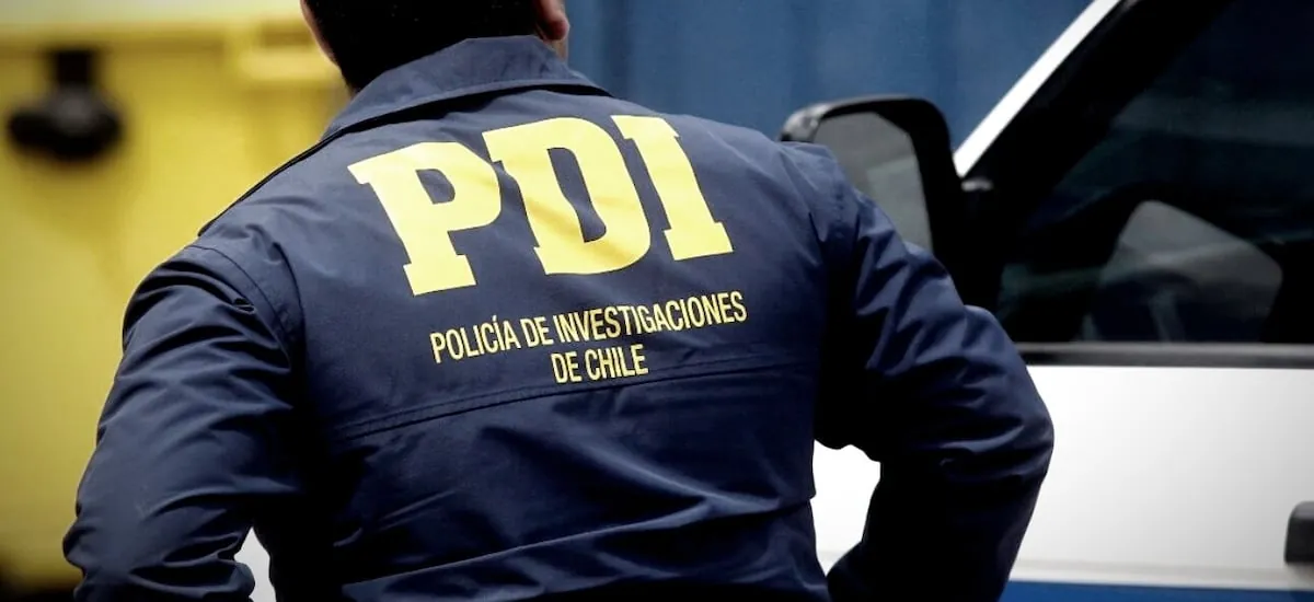 Detienen a mujer que habría amenazado con poner una bomba en sede de la Universidad de Chile