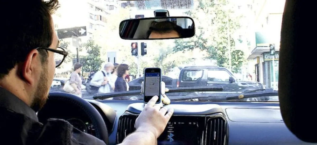 Contraloría rechaza modificaciones a la Ley Uber propuestas por el Ministerio de Transporte: “Rebajan el estándar”
