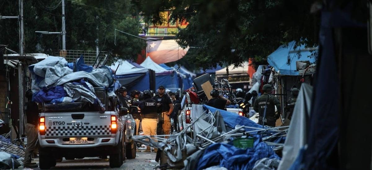 Lo anunciaron en TV y empezó con barricadas: ambulantes desatan guerra en Meiggs y vecinos denuncian que sería entre ellos