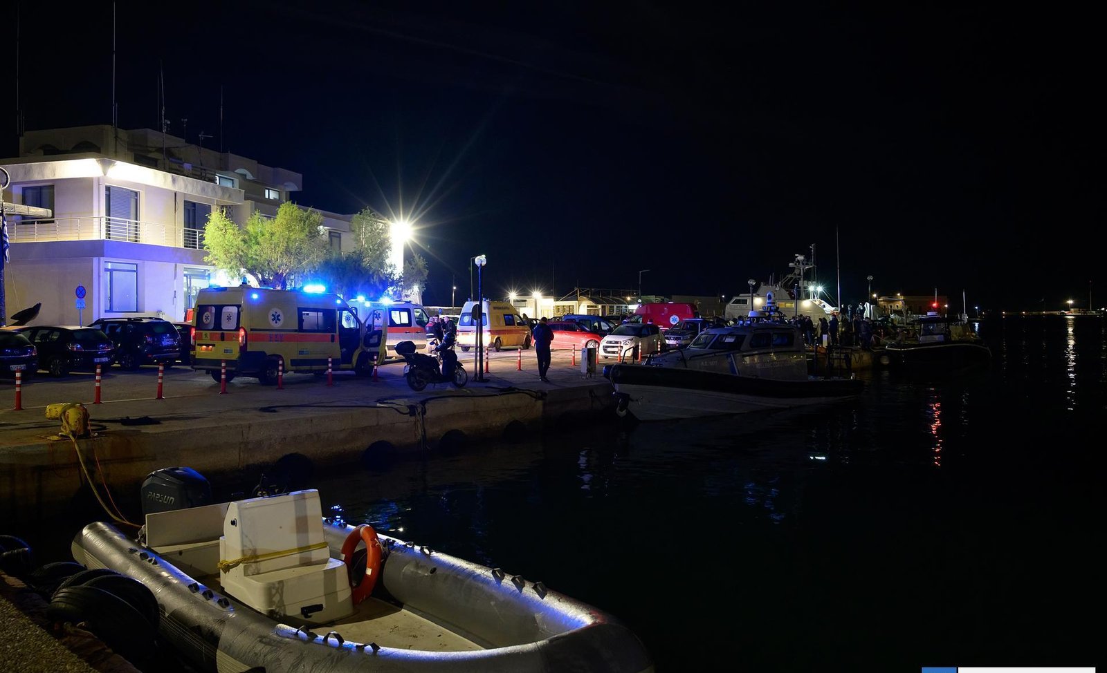 Al menos 15 migrantes mueren luego que su lancha colisionara con un barco guardacostas en Grecia