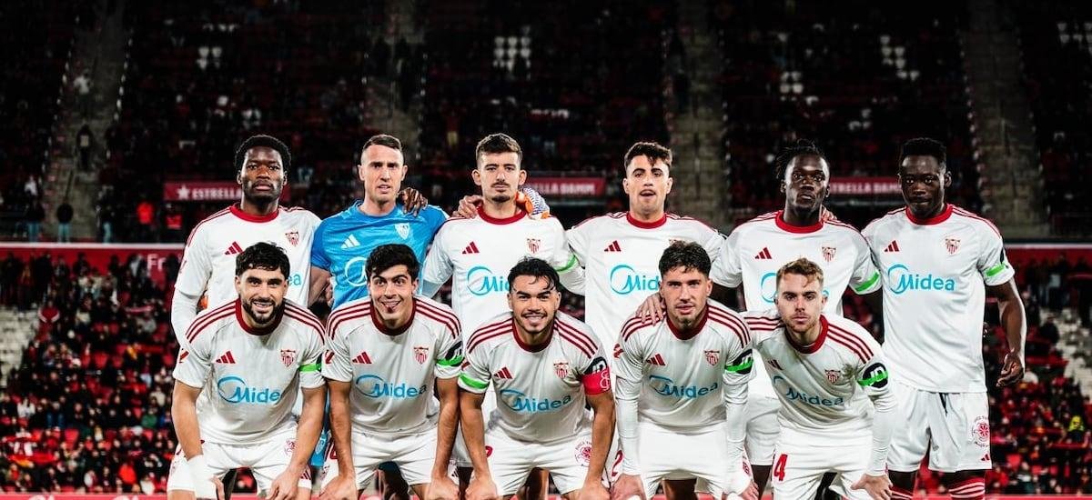 “Ridiculizado y corriendo como un pollo sin cabeza”: las críticas que golpean al Sevilla de Gabriel Suazo y Alexis Sánchez