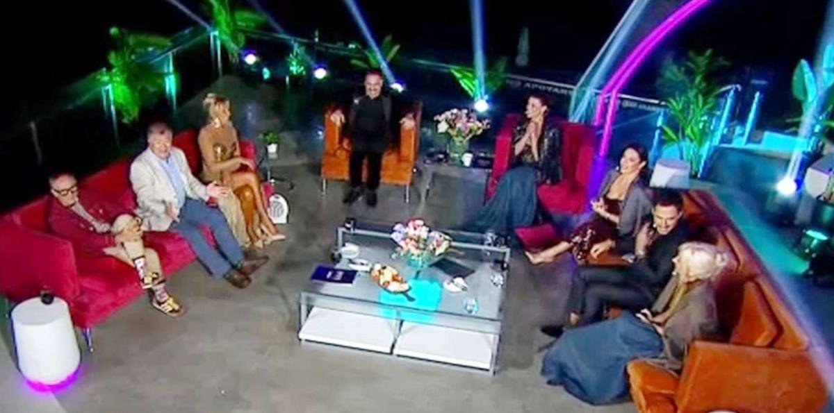 No se guardaron nada: Panel de 'Only Viña' elige a los peores vestidos de la Gala de Viña 2026