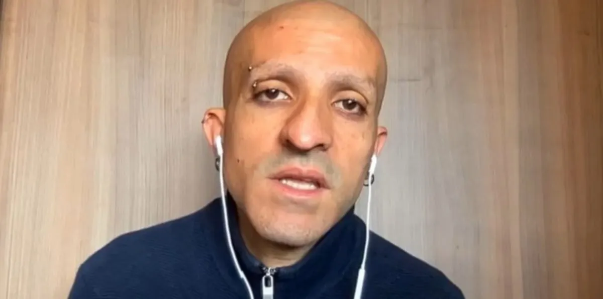 Atado de manos y rociado con bencina: Lo que se sabe de la brutal agresión que mantiene en riesgo vital a Rodrigo Rojas Vade