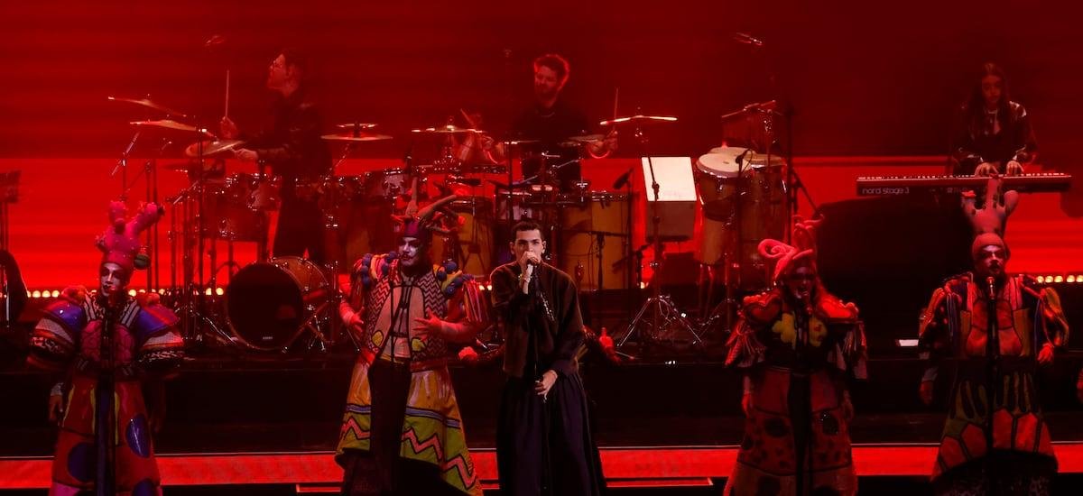 El universo de poesía y música latinoamericana de Milo J merecía un mejor horario y cierra Viña 2026 de madrugada