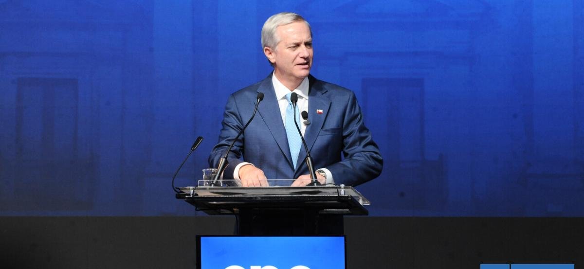 Postergan anuncio de delegados a la espera del retorno de Kast a Chile