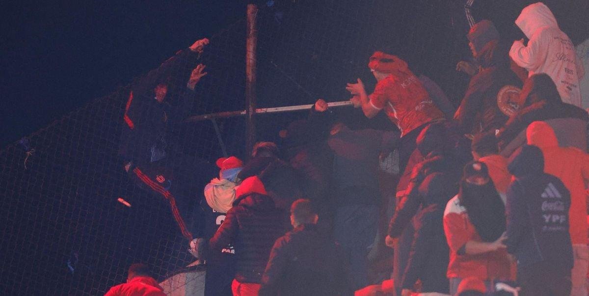 Uno se encuentra en riesgo vital: La lista de los 19 hinchas de la U heridos tras graves incidentes