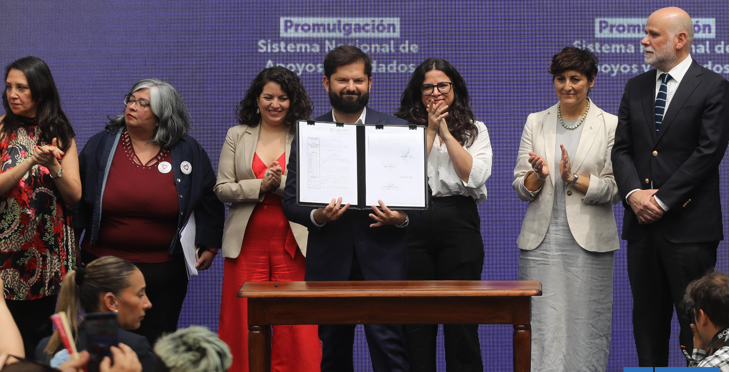 Gobierno promulga Chile Cuida: "Algunos dicen que es simbólico... qué insolente es la ignorancia"