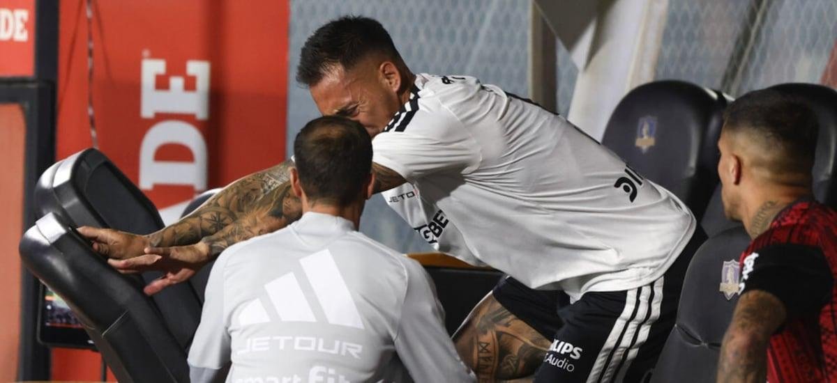 Golpeando el banco: la furia de Javier Correa en Colo Colo tras lesionarse a semanas del Superclásico con la U