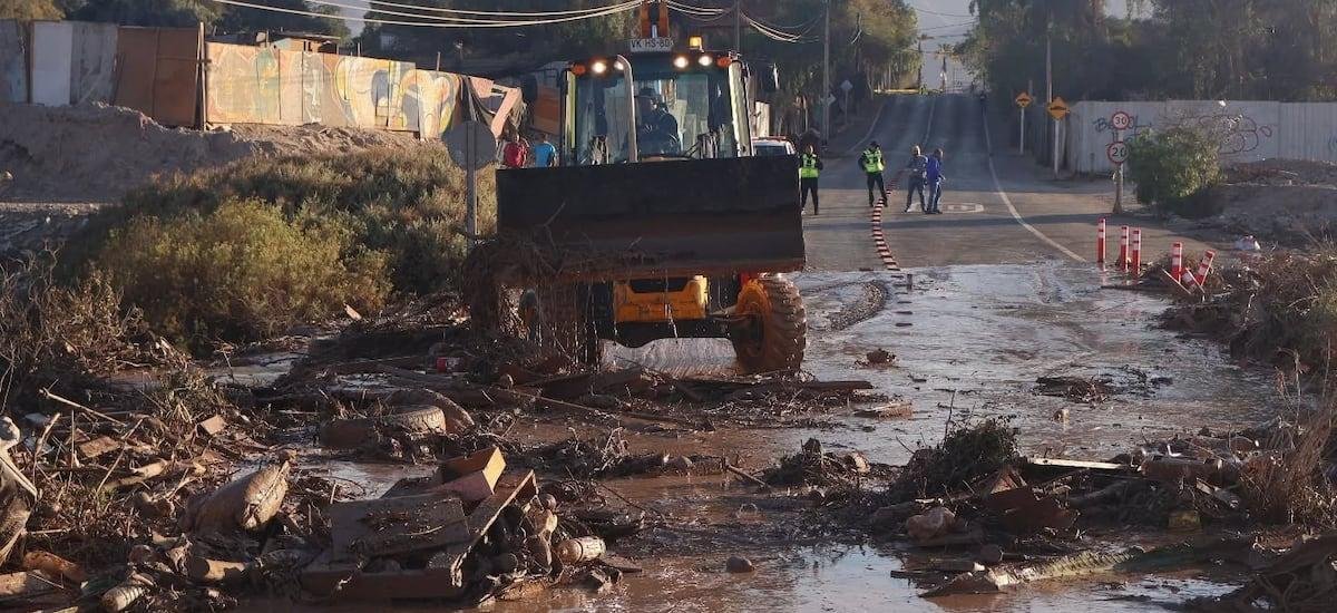 Lluvias estivales provocan anegamientos, evacuación de personas y una veintena de viviendas afectadas en Antofagasta y Atacama