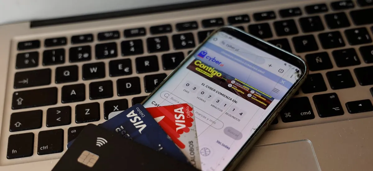 Cómo compran los chilenos: la mayoría combina comercio online y tiendas físicas