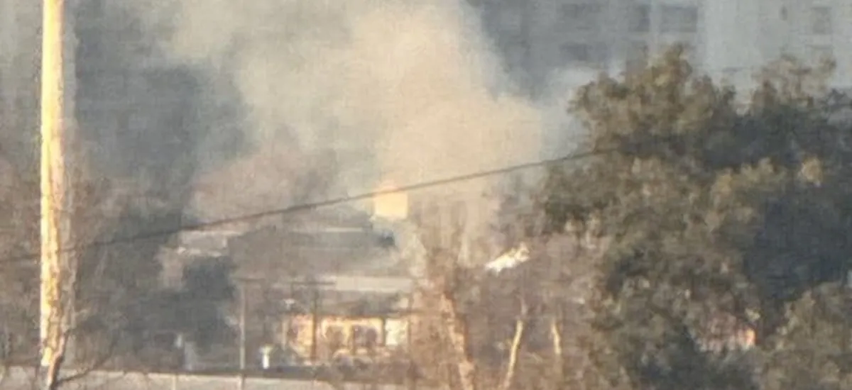 Explosión subterránea de gas destruye casa en Independencia y deja cuatro personas lesionadas