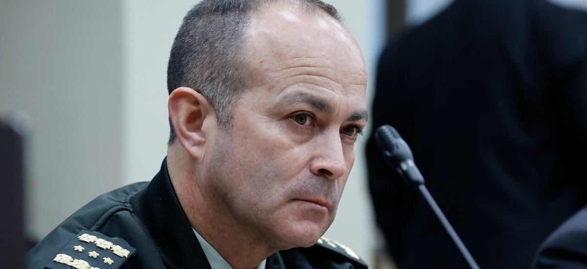 Director nacional de Gendarmería remueve a dos funcionarios y suspende a otros dos tras liberación errónea de sujeto desde el Centro de Justicia