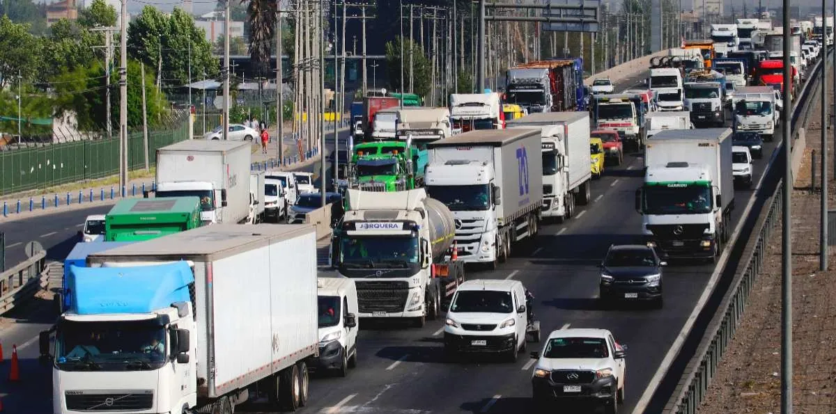 Camioneros del Biobío no descartan paro por alza del combustible: "Es imposible seguir rodando si no se ajustan las tarifas"