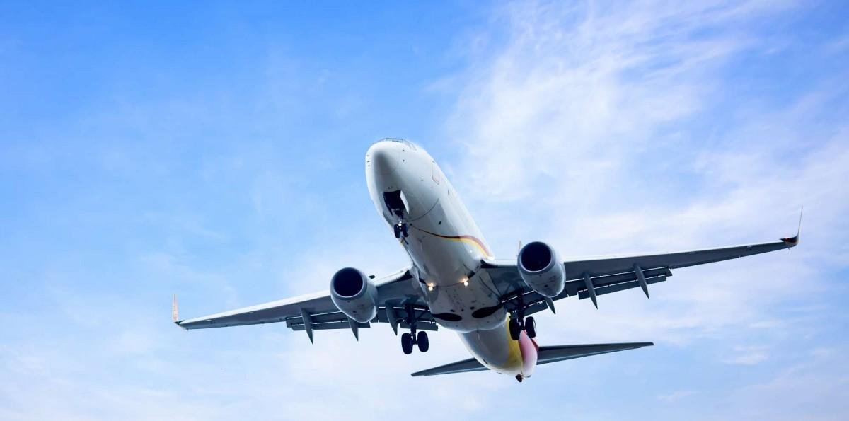 Aeropuerto de Santiago informa suspensión de "diversos vuelos" hacia Argentina: Se debe a esta razón