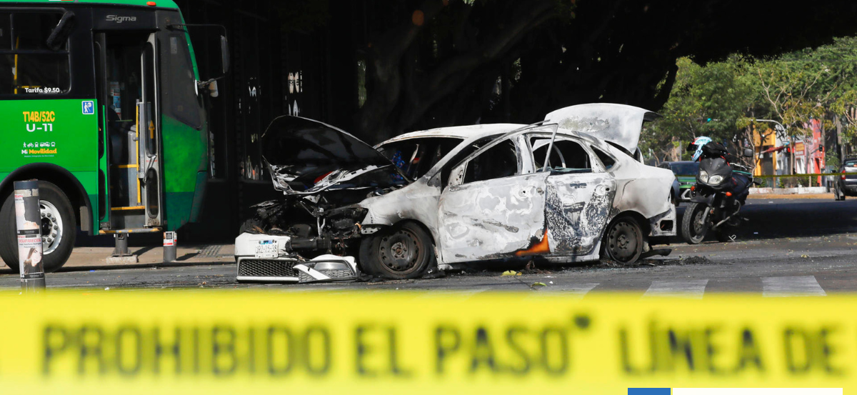 Integrantes del crimen organizado bloquean con incendios vías de varios estados en México