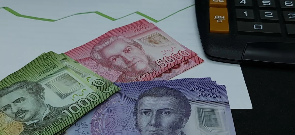 Pesimismo sobre la economía familiar alcanza su nivel más alto en 12 años, según Cadem