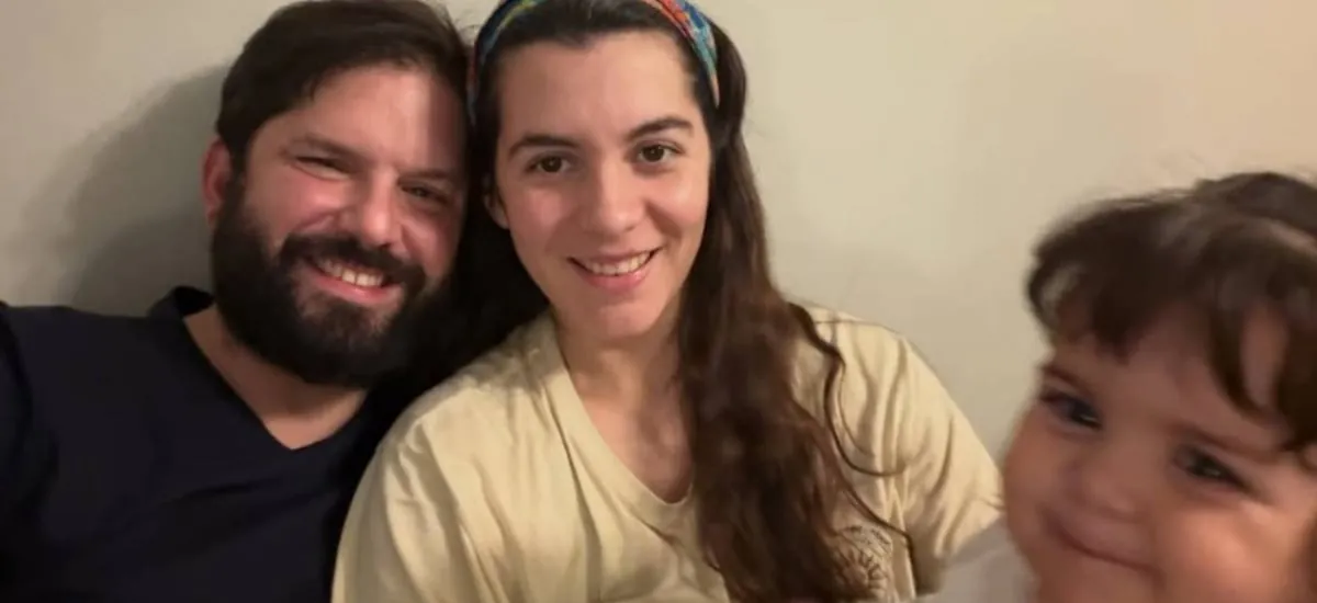 “Pasamos susto, pero ahora se anima a caminar”: Gabriel Boric revela que Violeta estuvo la UTI y da a conocer el motivo