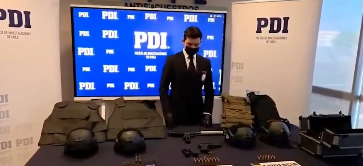 Hay una detenida: PDI incauta domicilio de banda delictual con armamento y equipamiento táctico en La Pintana